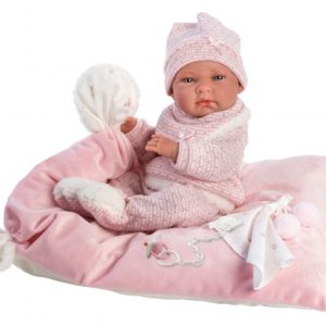 Llorens beba Nika sa roze jastukom